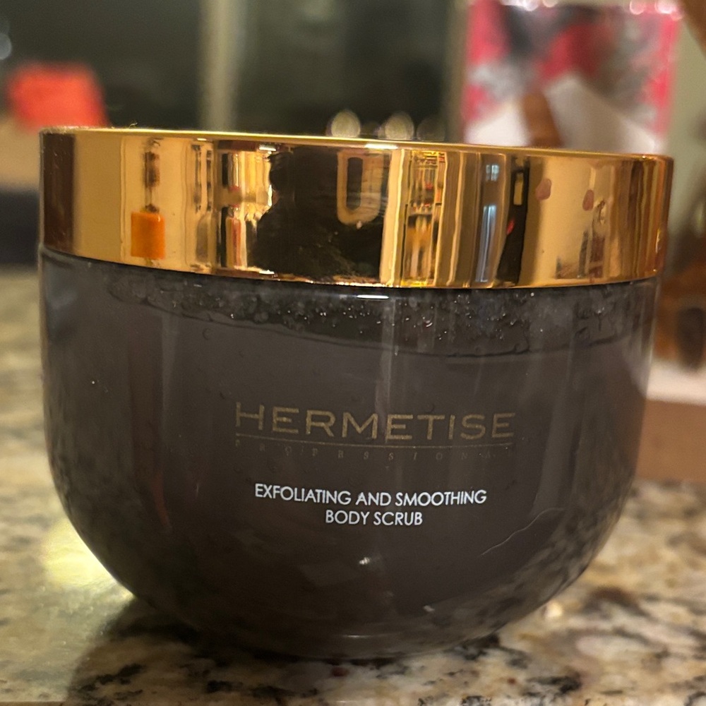 HERMETISE ~ Exfoliating and Smoothing Body Scrub - New Sealed $120